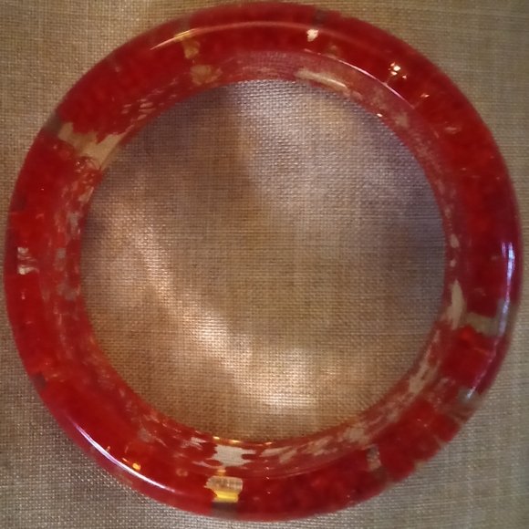 Vintage Encased Red Baby Breath Resin Bangle Bracelet - Picture 5 of 7